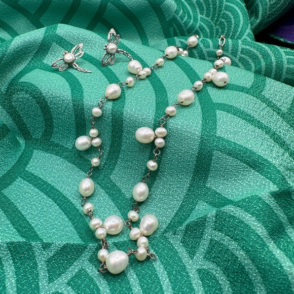 Jewelry - Charming silver & pearl necklace and earring set
